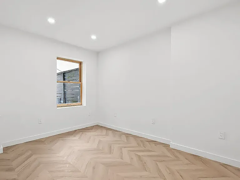 105 Gates Ave #3 — Photo 1