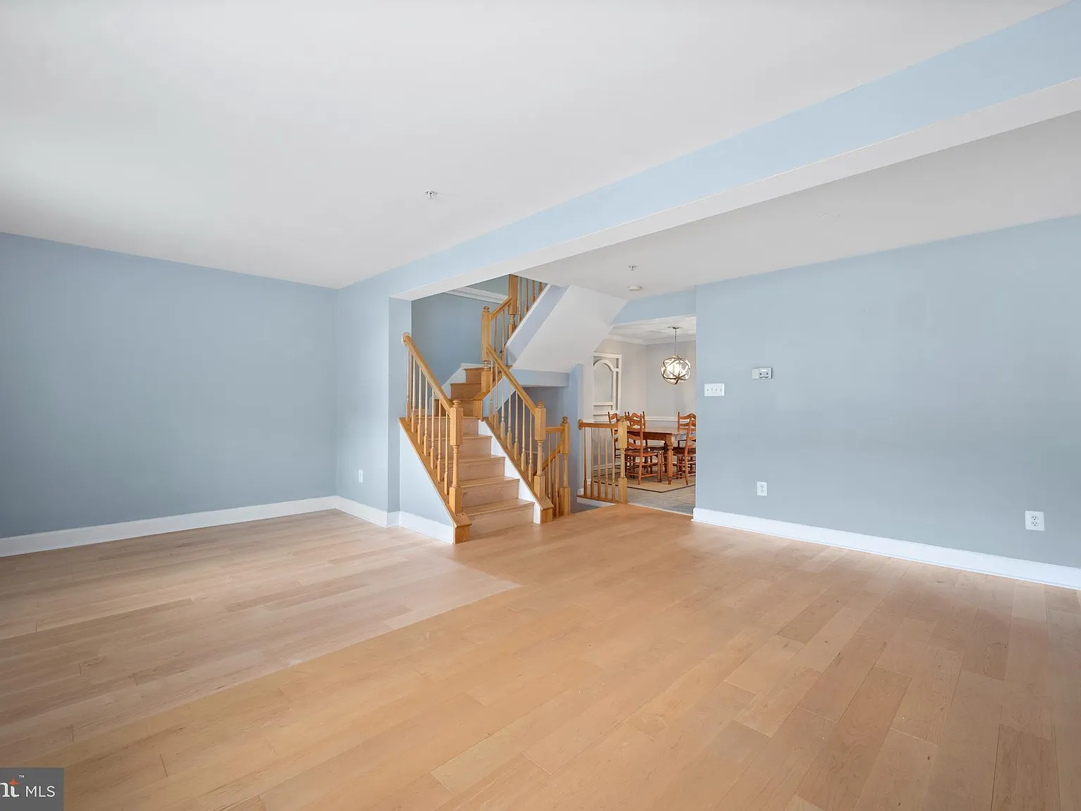 3 bed, 2.5 bath, 2330 sqft, $3,500 — Photo 3