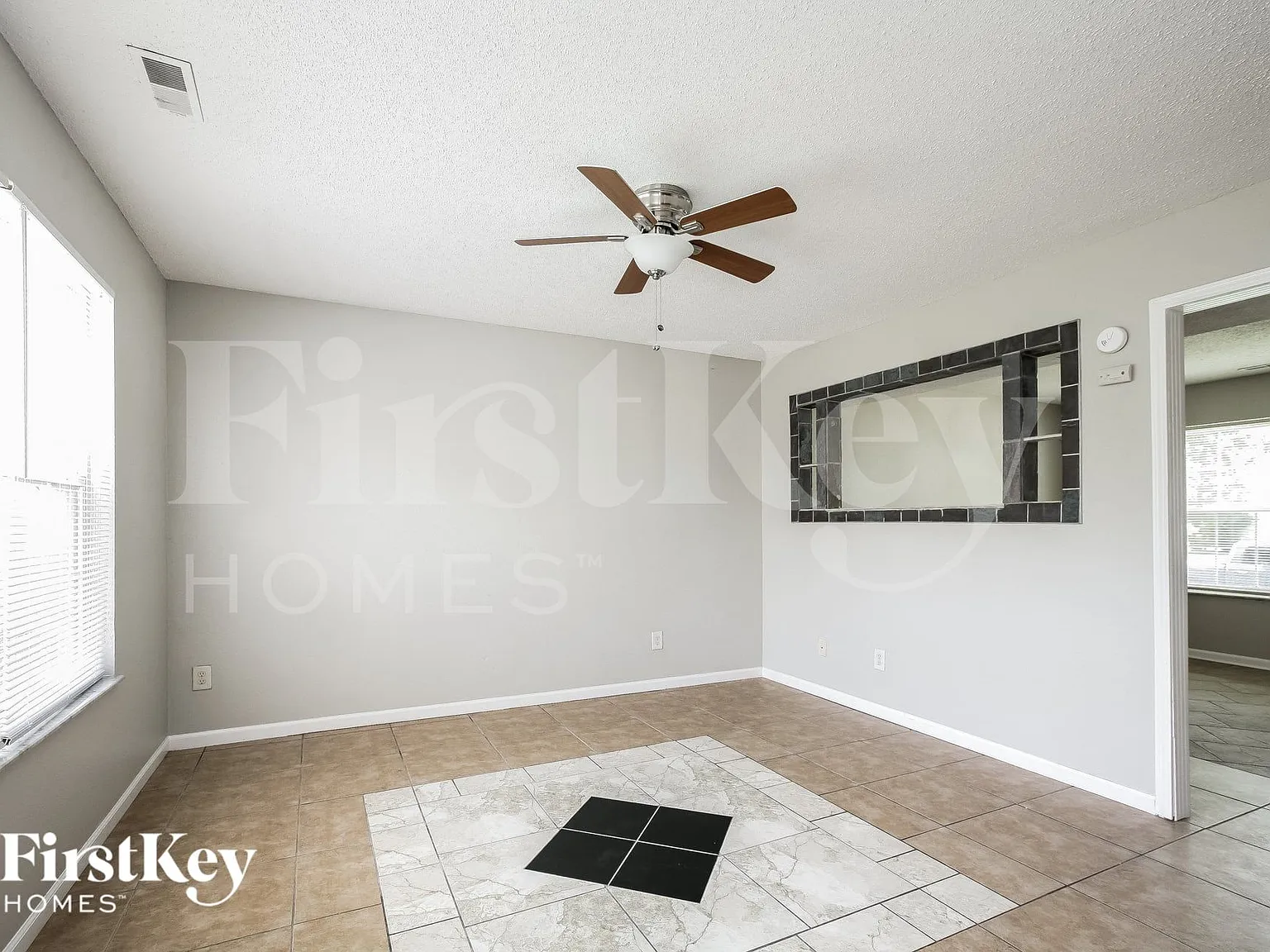 3 bed, 2.5 bath, 1776 sqft, $2,310 — Photo 4