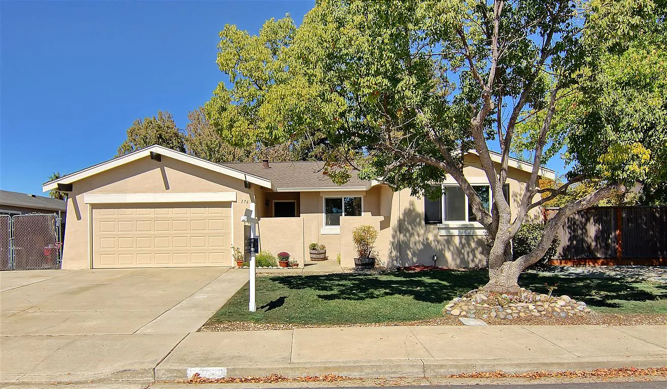 176 Topaz Way photo 1