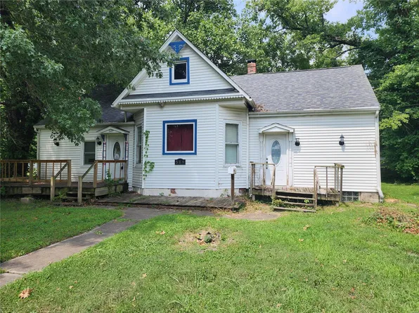 519 E Olive St, Staunton, IL 62088