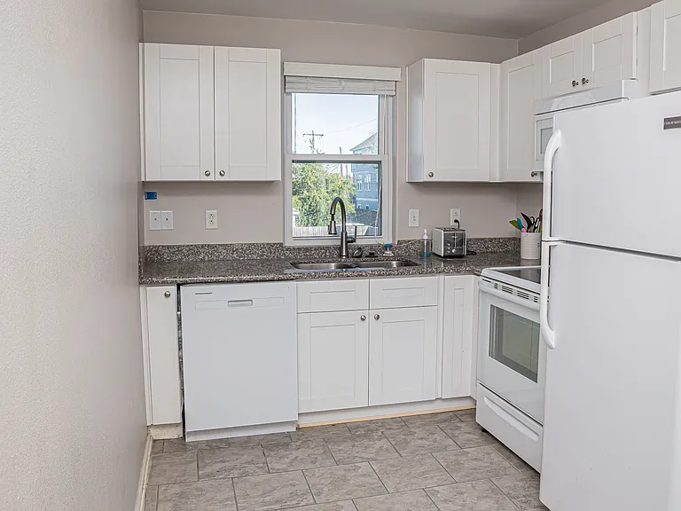 1002 11th St #3 — Photo 16