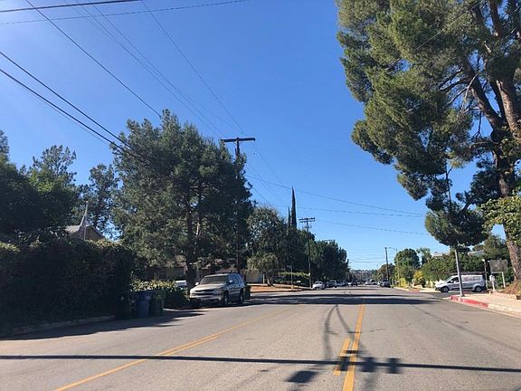 5th image of 22647 Burbank Blvd