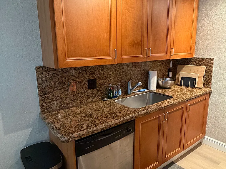 1460 NE 18th St #211 — Photo 12