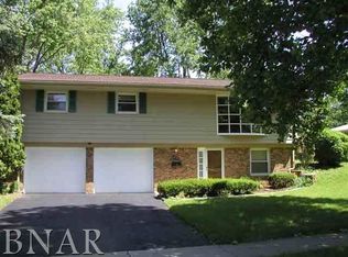 316 Garfield Dr, Bloomington, IL