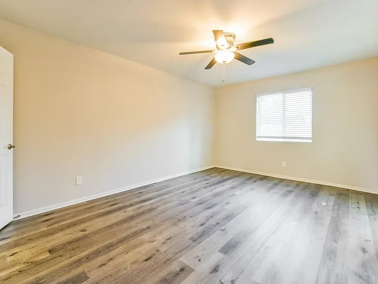 2641 E Isabella Ave — Photo 9