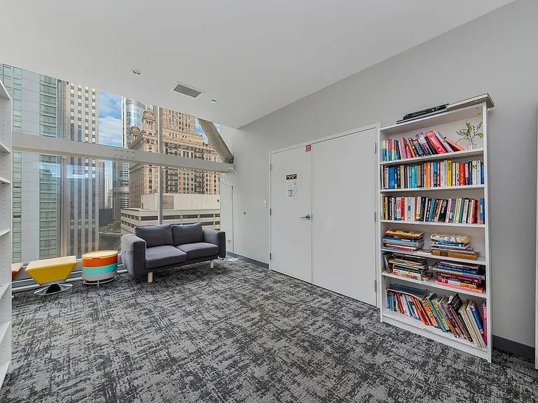 8 E Randolph St #2107 — Photo 12
