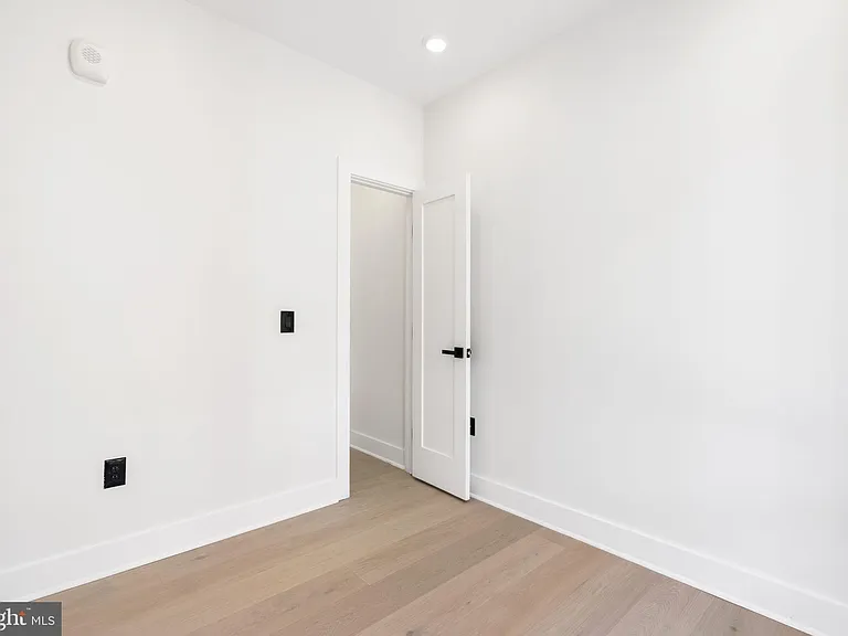 2504 41st St NW #6 — Photo 11