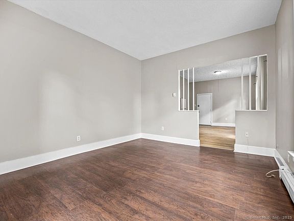 3rd image of 133 Davenport Ave APT 1B