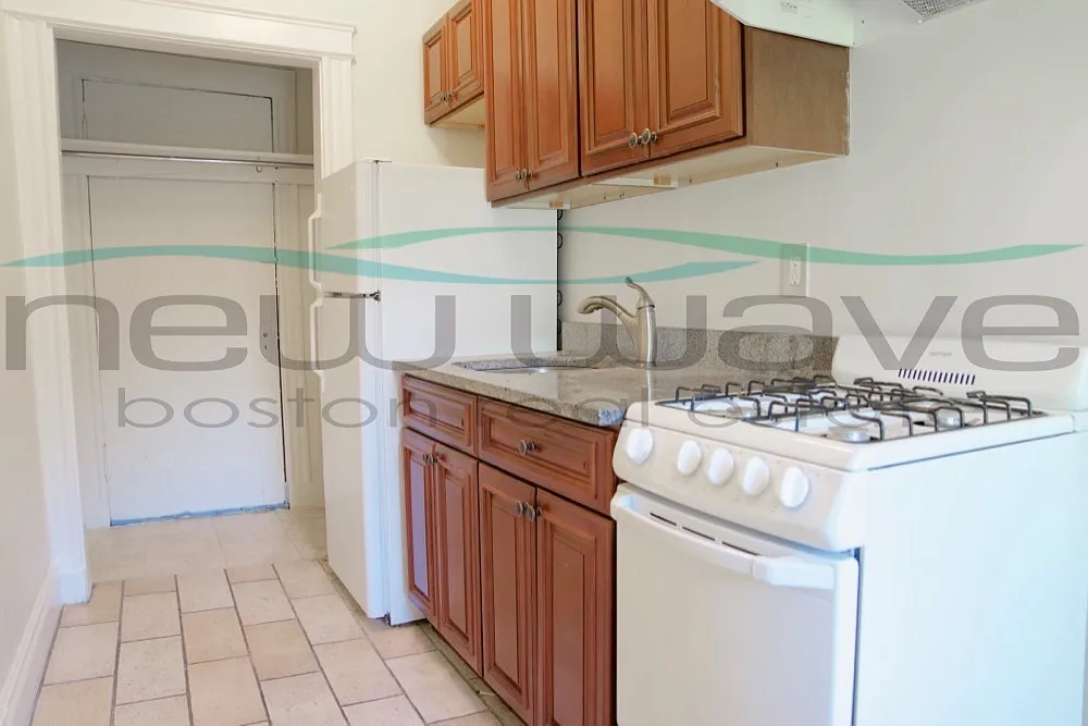 Studio, 300 sqft, $2,400 — Photo 4