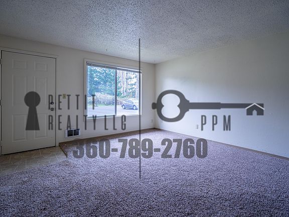 3rd image of 2210 26th Ave NE APT 4