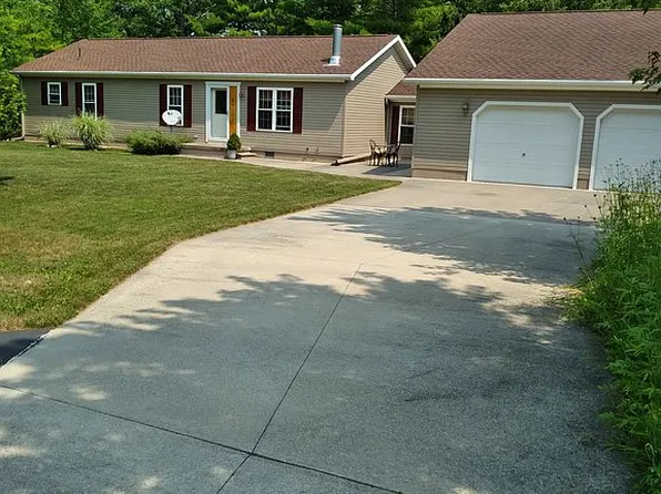 6281 Spruce Ct, Presque Isle, MI 49777