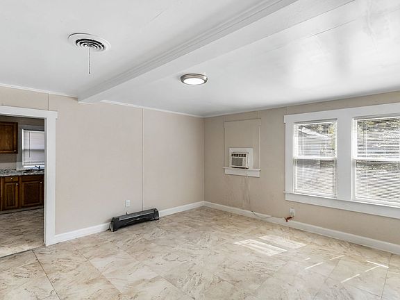5th image of 1519 Carmel Ave