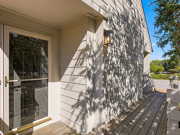 5th image of 223 Boxmere Pl