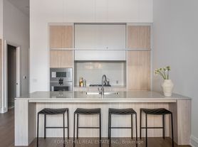 2010 Bathurst St, Toronto, ON