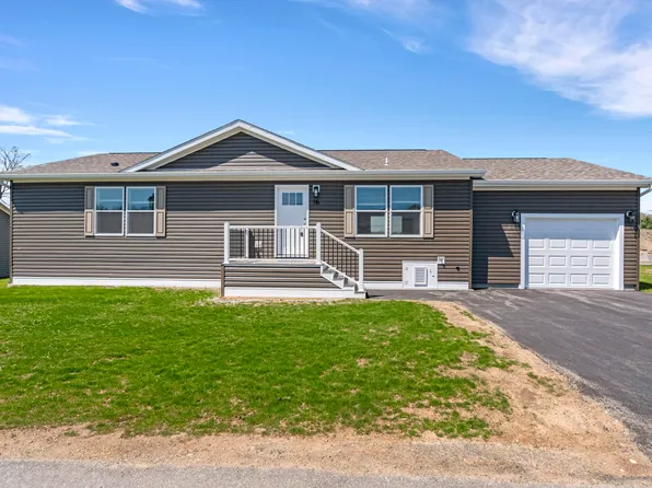 16 Colony Way, Kittery, ME 03904