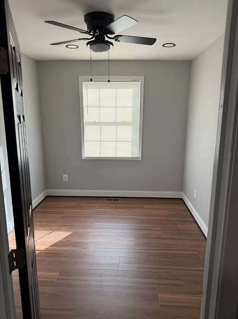 101 N Edgewood St $750 Private Room (Private Bath) — Photo 2