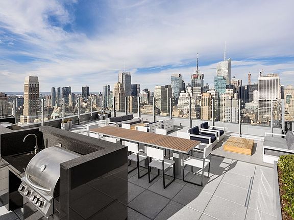 5th image of 42 W 33rd St APT 32A