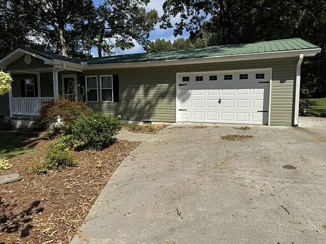 3 bed, $2,000 — Photo 2