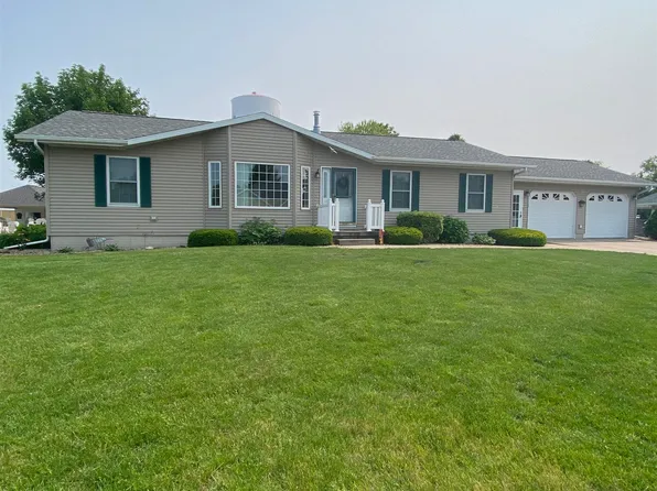 905 Rebecca Ct, Independence, IA 50644