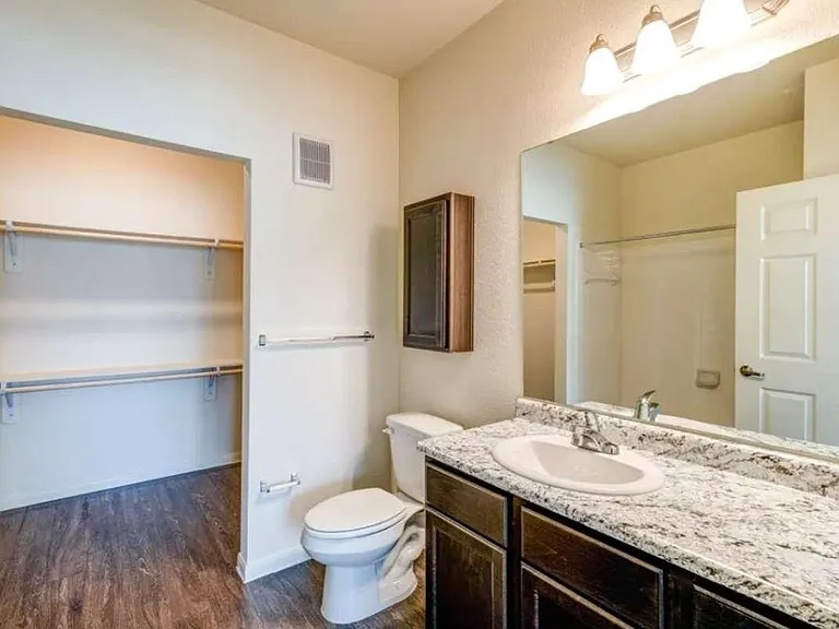 Mesa West Apartment Homes — Photo 10