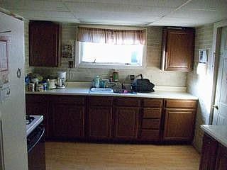4th image of 165 Dennis Ave
