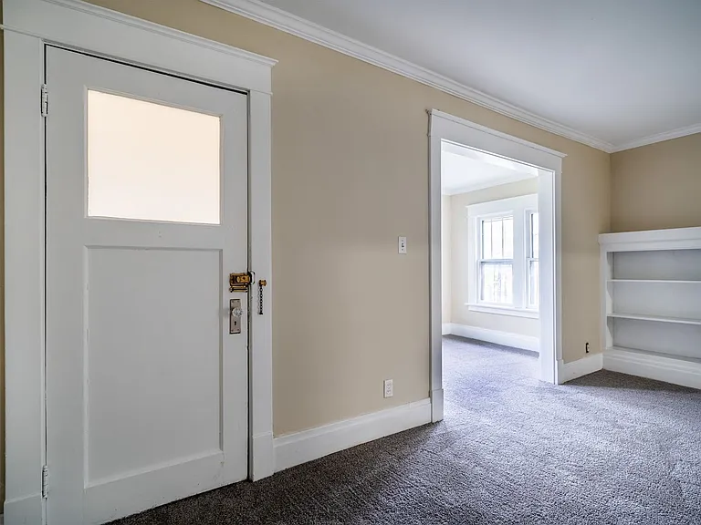 223 Virgil Ave — Photo 9