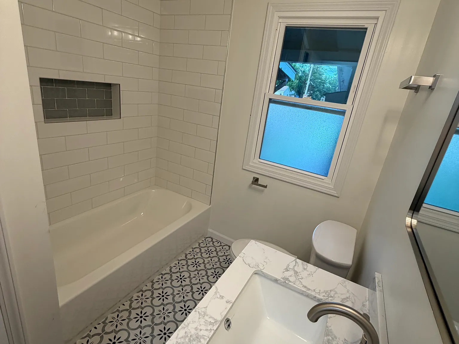 3 bed, $1,900 — Photo 4