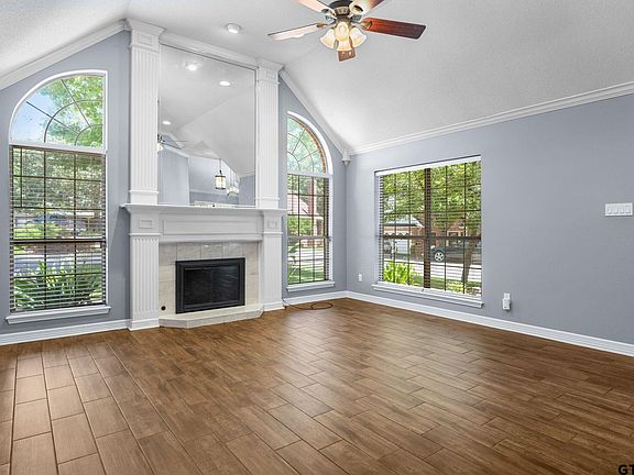 3rd image of 408 Rosebrook Cir