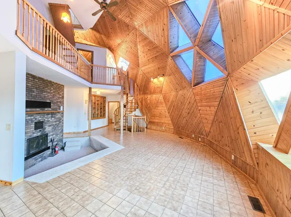 33285 Ocean Ave, Redwood Falls, MN 56283