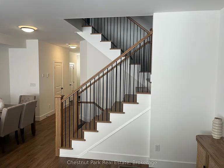 137 White Oak Cres — Photo 23