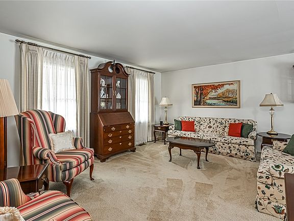 4th image of 251 Shagbark Dr