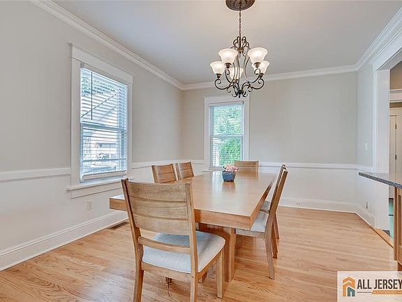 4th image of 31 Riva Ave