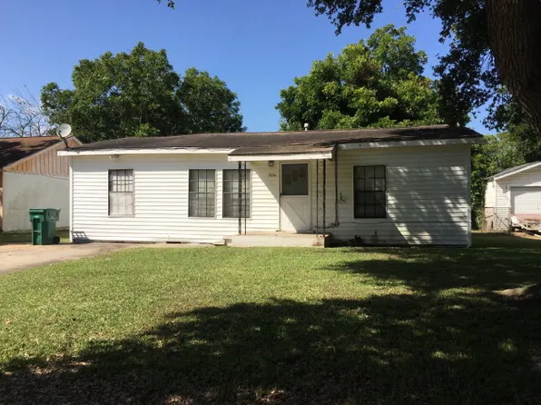 1934 N Avenue G, Freeport, TX 77541