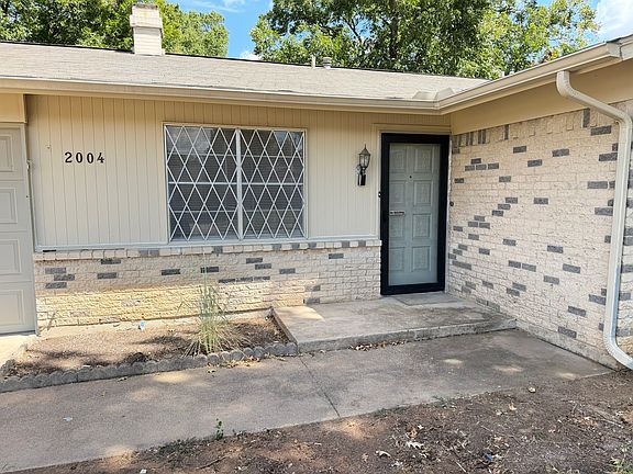 3rd image of 2004 Glenwick Ln