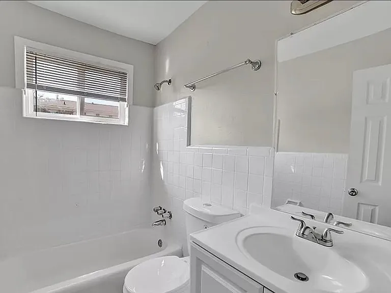 508 Vanderbilt St #C — Photo 4