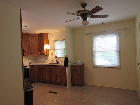 4th image of 984 Lancaster Ave