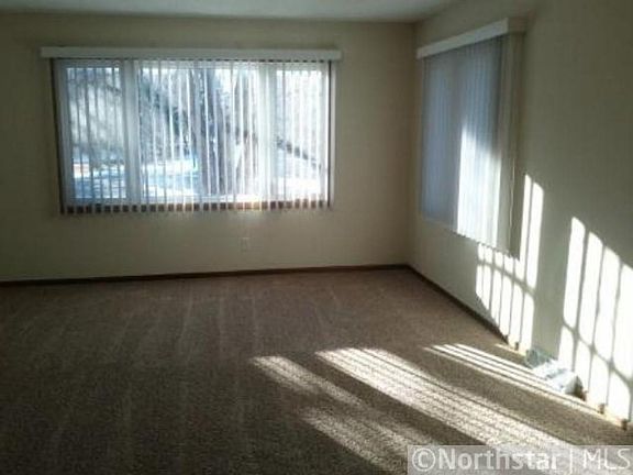 3rd image of 828 4th Ave S