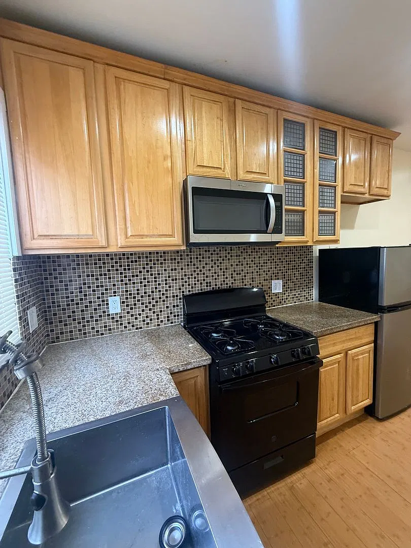 2409 W 54th St — Photo 2