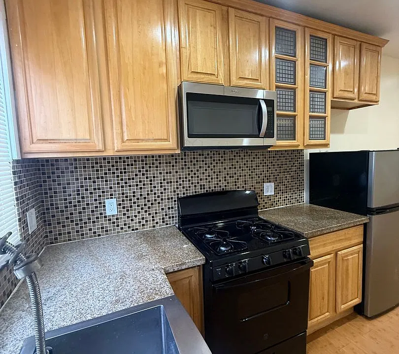 2409 W 54th St
