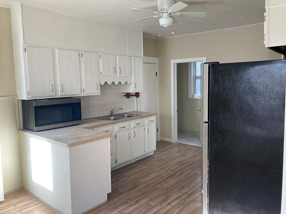 Kitchen Photo 1