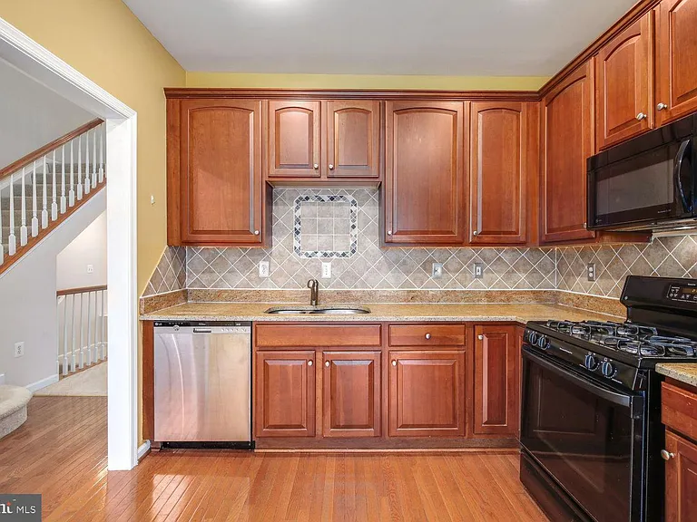 19421 Rayfield Dr — Photo 12