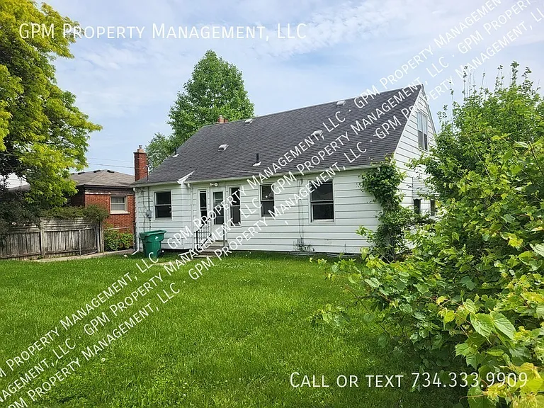 15305 Evergreen Ave — Photo 2