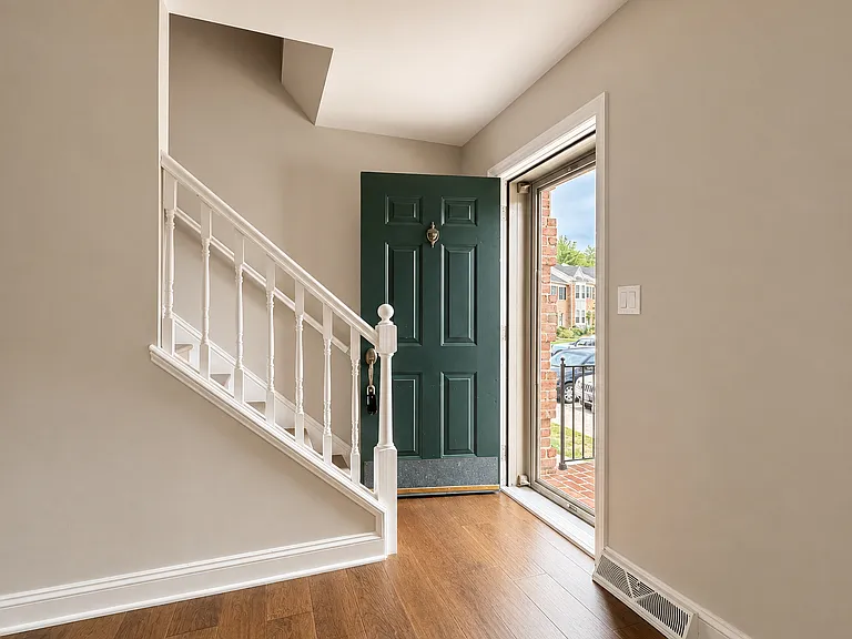 151 Cobblestone Ln — Photo 3