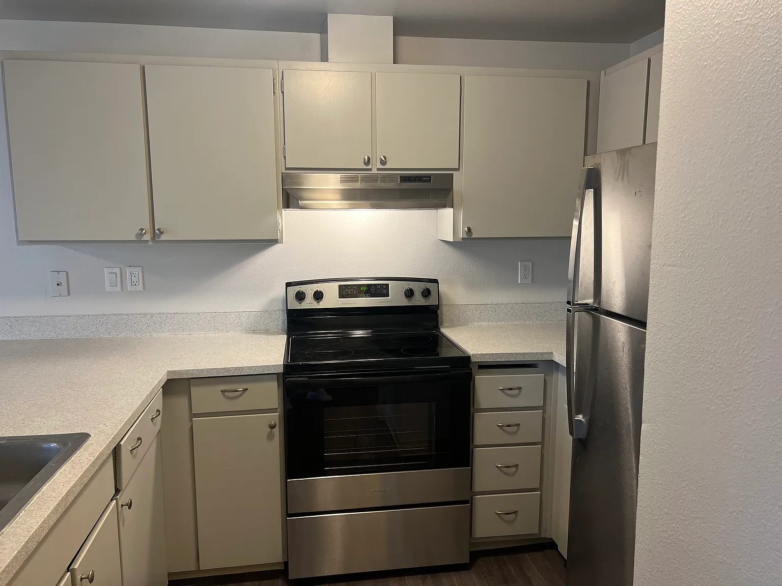 D Place Apartments — Photo 3