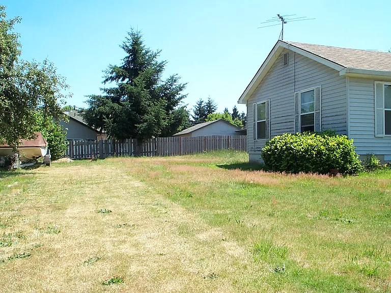 110 Dell Ave — Photo 3
