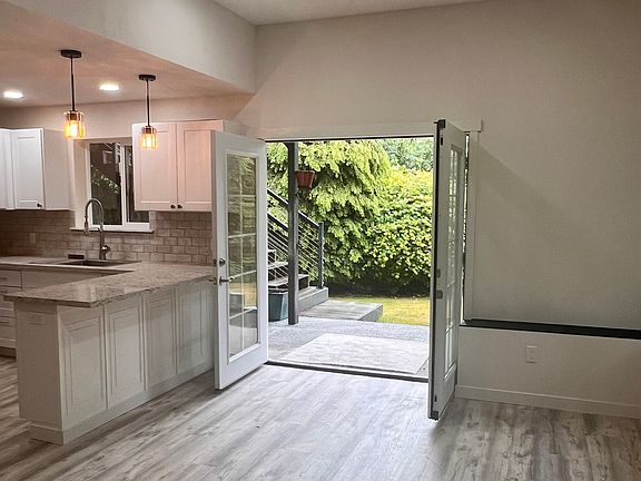 5th image of 10621 33rd Avenue Ct NW