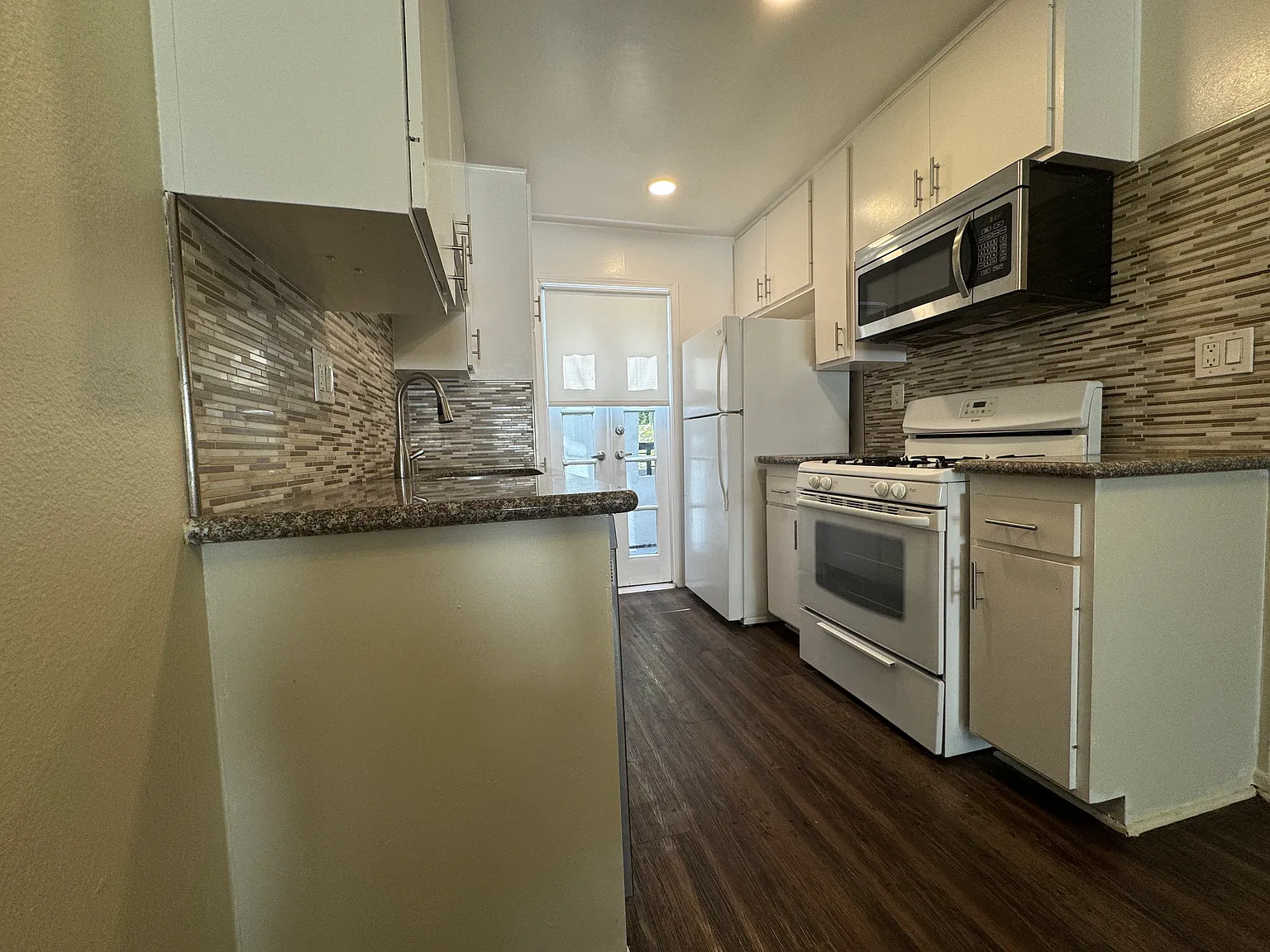 2 bed, 1200 sqft, $3,295 — Photo 2