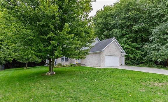 3rd image of 2752 E Lake Dr