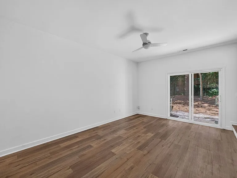 993 Downey Branch Ln — Photo 3